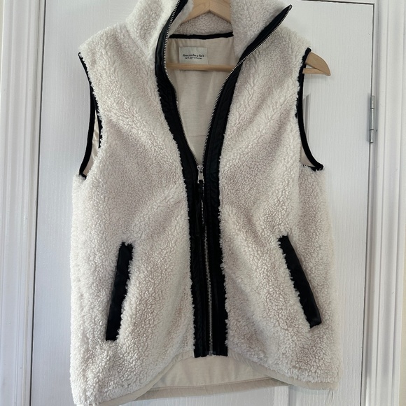 Abercrombie & Fitch SOFT A&F COLLECTION vest - Picture 3 of 10